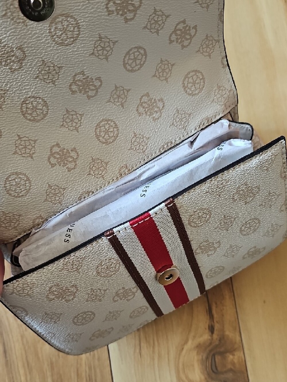 NWT GUESS White Crossbody Bag with Red and Brown Stripe NELKA - Picture 2 of 3